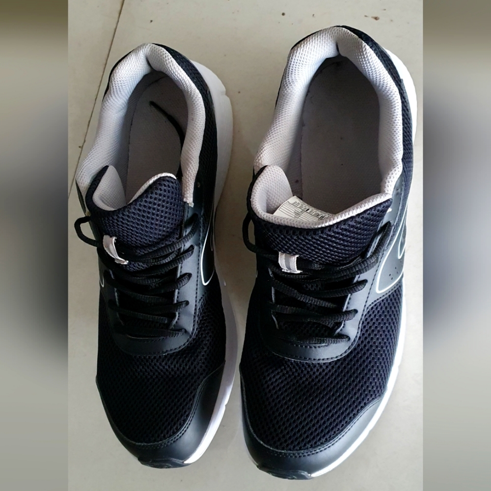 Black Decathlon Running Shoes UK 10.5 FIX RATE🙏🏻🙏🏻🙏🏻 - Picture 3 of 7